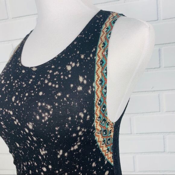 10/$25🦋 The Classic Galaxy Knit Black & Tan Tank - Size XS - Picture 3 of 9